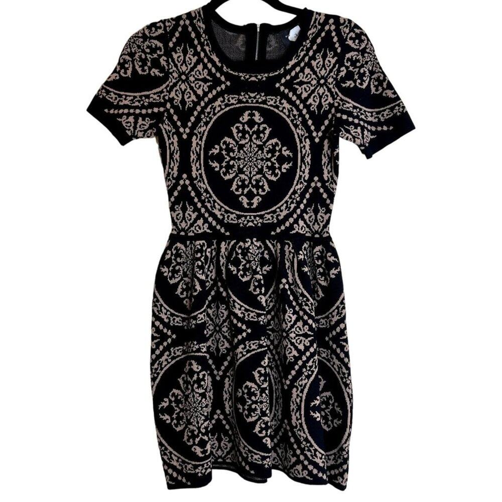 Romeo + Juliet Couture Black Beige Short Sleeve A-Line Knit Mini Dress Size XS